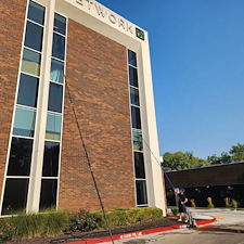 Innovative-Ladder-Free-Window-Cleaning-in-Kansas-City 1